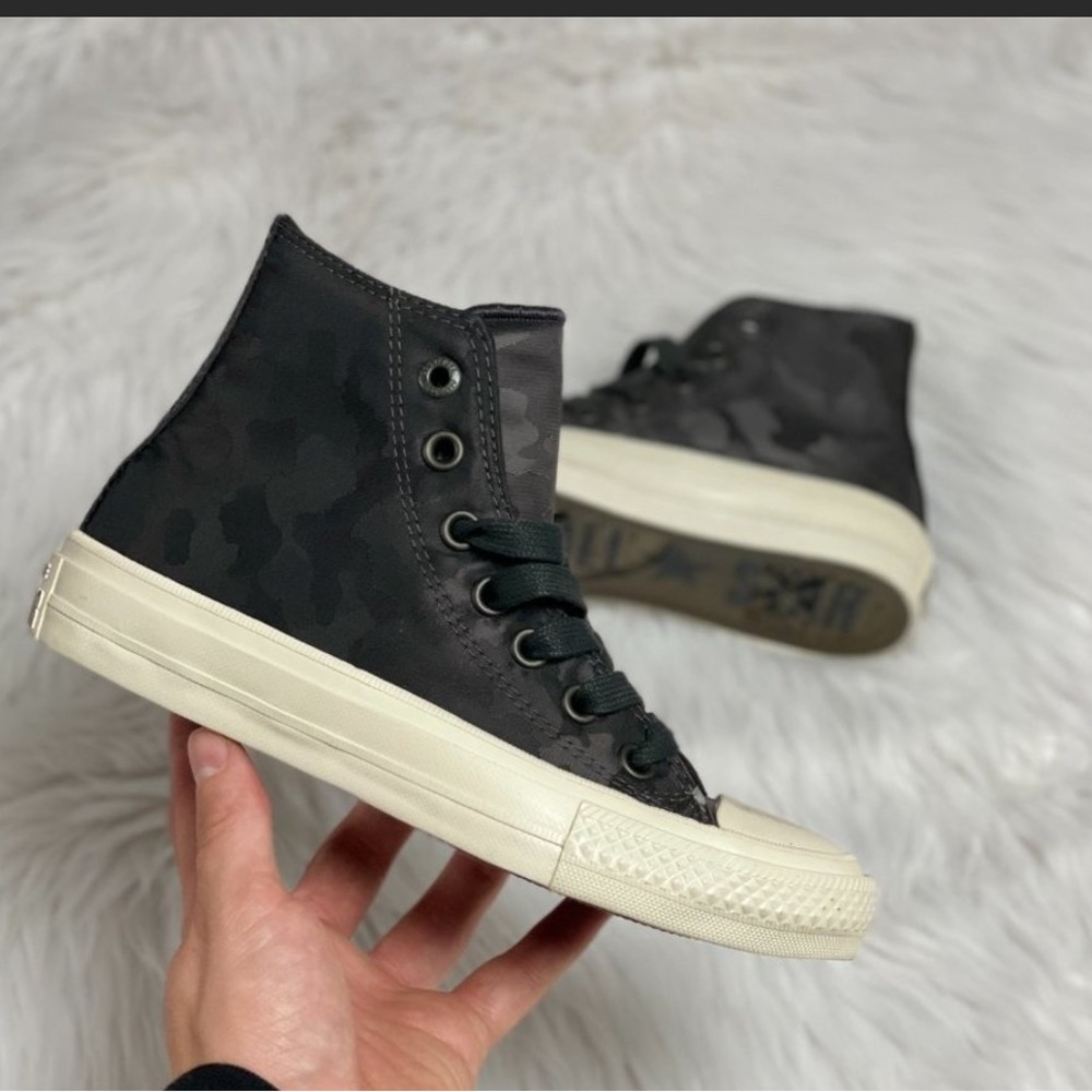 Super cute camo converse